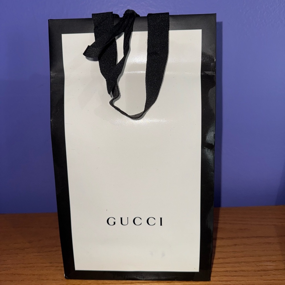 Gucci Accessories Including Gift Bag, Gift Box, Dust Bag & Ribbon - Picture 8 of 9